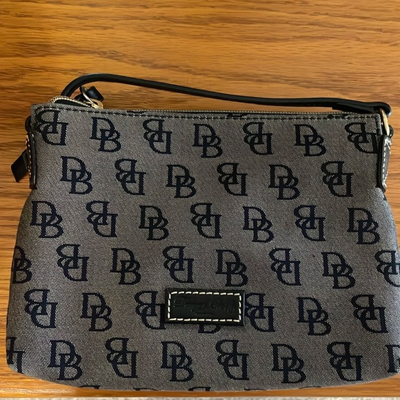 Dooney and Bourke cross body bag - Picture 1 of 8